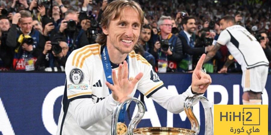 صحفي مدريدي يهاجم برشلونة بقوة بعد واقعة مودريتش