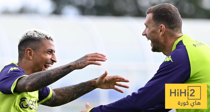 فيورنتينا ينهي عمليات الإحماء للقاء مانشستر يونايتد