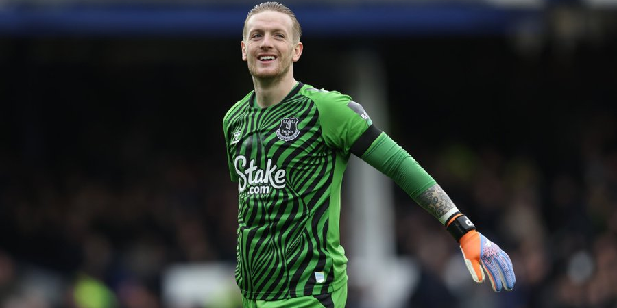 اتفاق نهائي بين بيكفورد وإيفرتون على عقد طويل الأمد