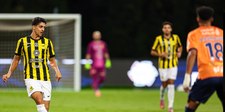 لاعب الاتحاد يتألق ضد التعاون لاعب الاتحاد يتألق ضد التعاون