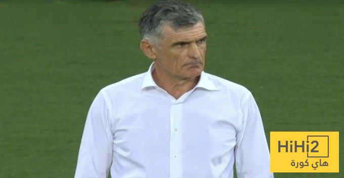 كم عدد الأهداف التي استقبلها مدرب أولمبياكوس أمام برشلونة؟
