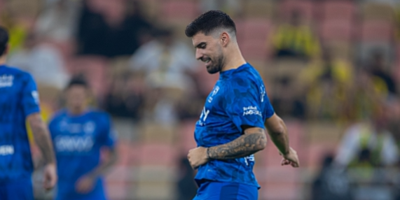  الهلال يبدع ويتألق… نجوم الزعيم يشعلون المدرجات