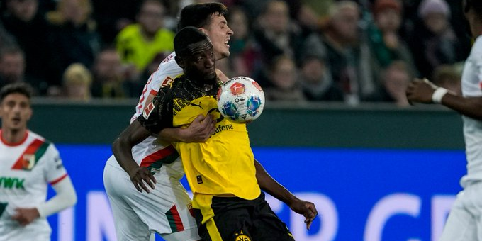 بروسيا دورتموند يتقدم على اوغسبورغ في الشوط الاول