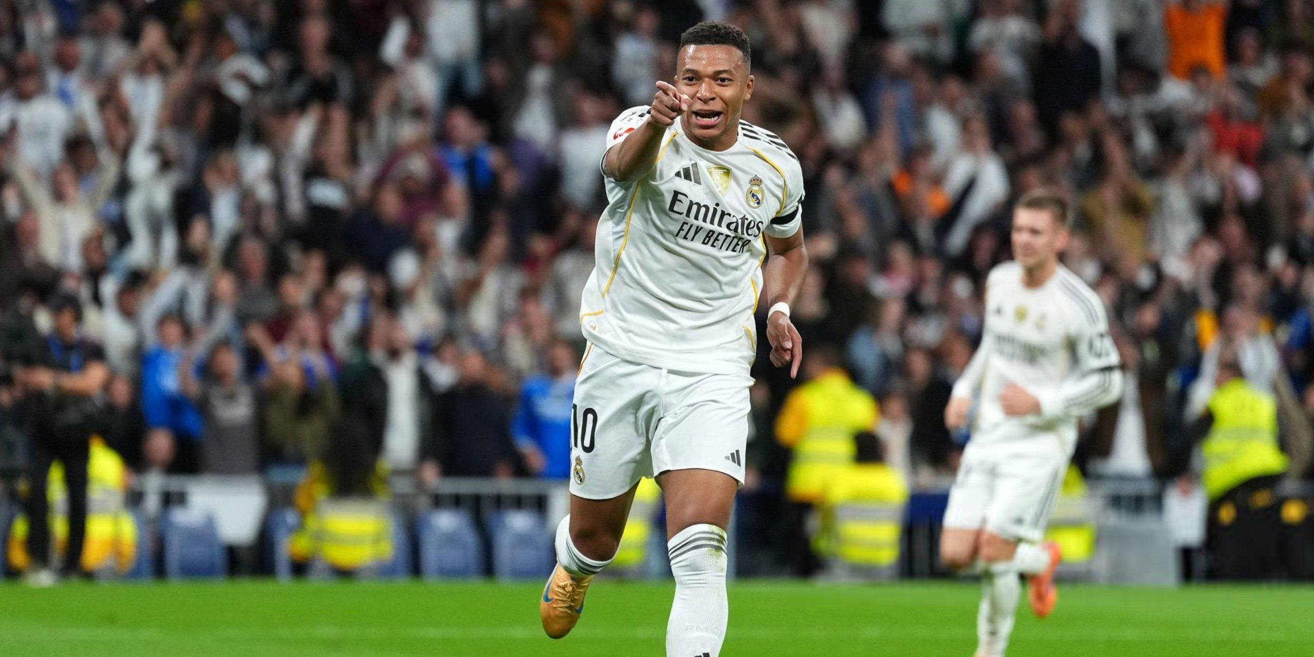 مبابي يعادل أسطورة فرنسا