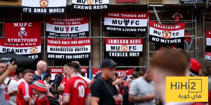 جمهور مانشستر يونايتد يتوافد على ملعب توتنهام قبل القمة