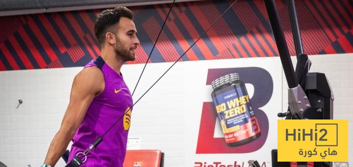 اريك غارسيا ينزع قناع الوجه