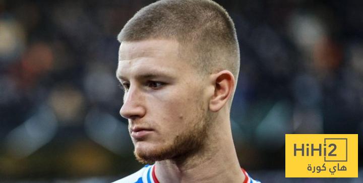 احصائيات مميزة لـ آدم وارتون فق الشوط الأول من مباراة مانشستر يونايتد