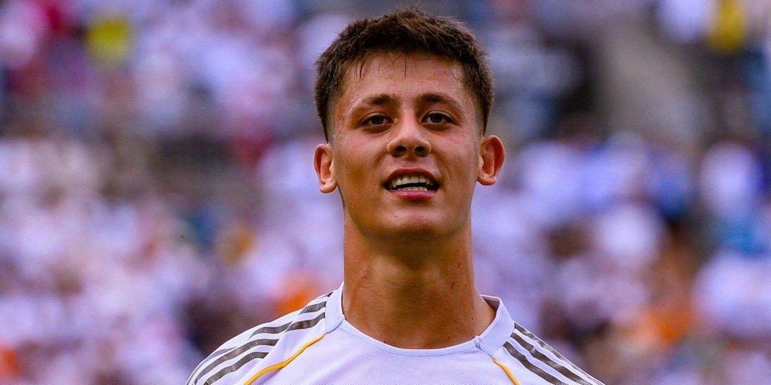 غولر ينافس لاعب برشلونة على جائزة أفضل لاعب صاعد في العالم