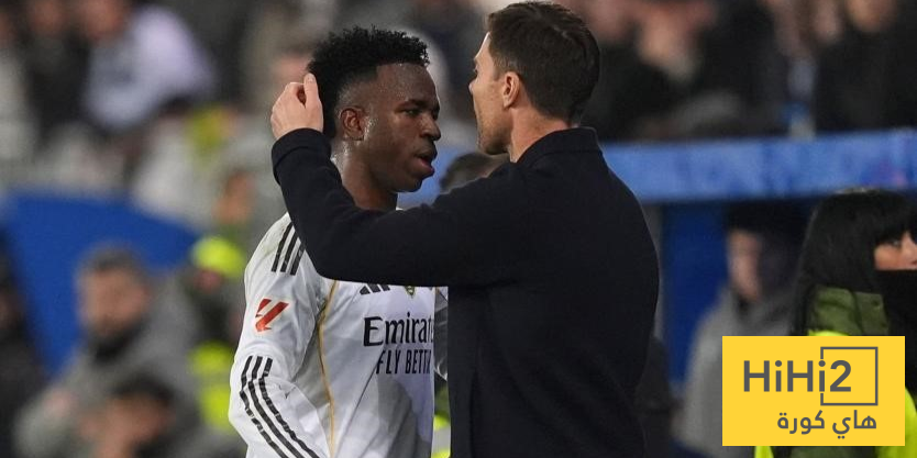 هل انتهى الخلاف؟ سبب عناق ألونسو وفينيسيوس خلال مباراة ريال مدريد وألافيس