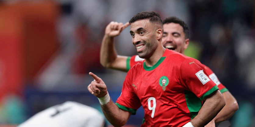 عقل وسط الميدان.. لاعب المغرب يبهر الجميع أمام الإمارات