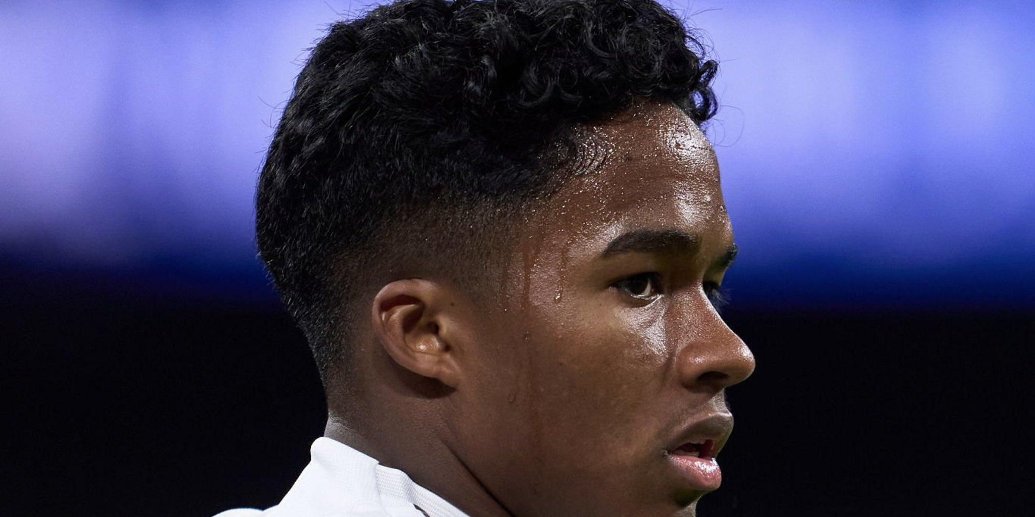 كيف تستعد غرفة ملابس ليون لاستقبال إندريك؟