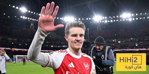 عين على أوديغارد في مباراة أستون فيلا