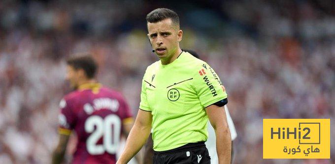 حكم ديربي كتالونيا .. كاره البطاقات الحمراء !