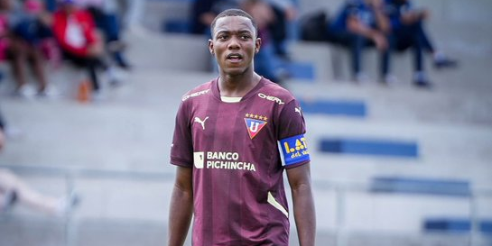 موهبة إكوادورية تحت الاختبار في برشلونة