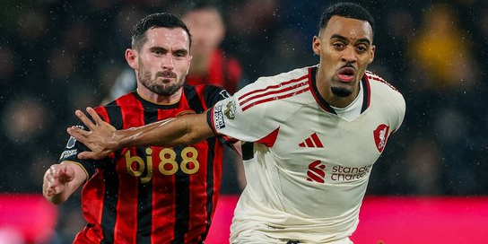 ليفربول يتاخر امام بورنموث في الشوط الاول ليفربول يتاخر امام بورنموث في الشوط الاول