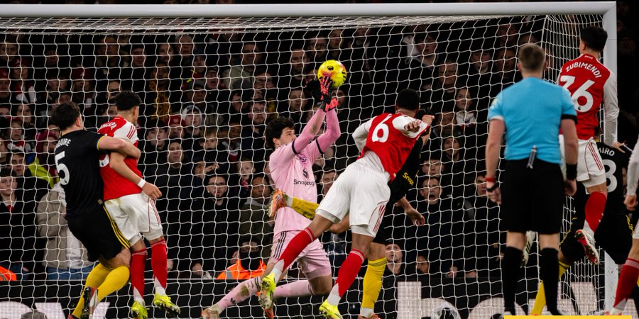 ارسنال يسجل الهدف الاول في شباك مانشستر يونايتد