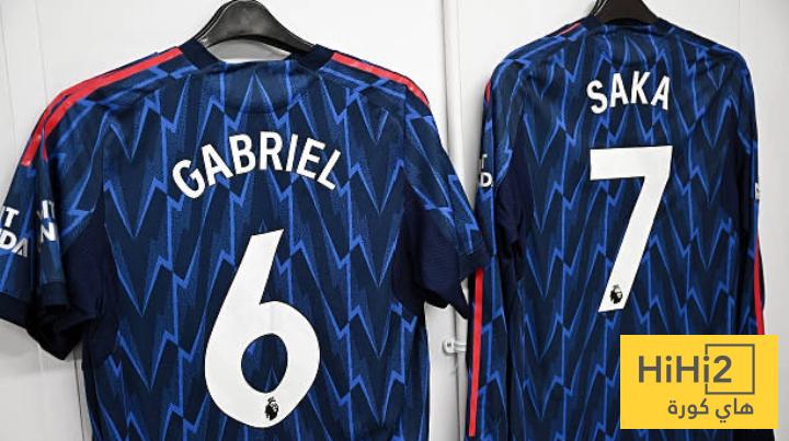 صور من غرف ملابس أرسنال في ملعب ليدز صور من غرف ملابس أرسنال في ملعب ليدز