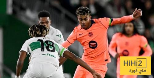 صور .. 3 رسائل لثلاثي برشلونة من مدرجات إلتشي