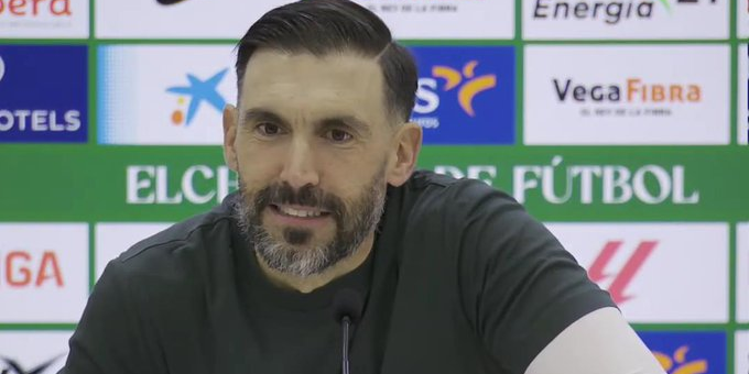 مدرب التشي ينتقد التحكيم رغم الاعتراف بأفضلية برشلونة