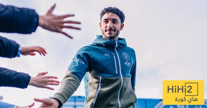 السيتي يصل ملعبه قبل مواجهة سالفورد