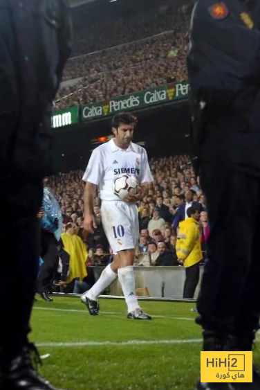 لويس فيغو : لا يمكن نسيان ما حدث لي من مشجعي برشلونة 4 لويس فيغو : لا يمكن نسيان ما حدث لي من مشجعي برشلونة 3