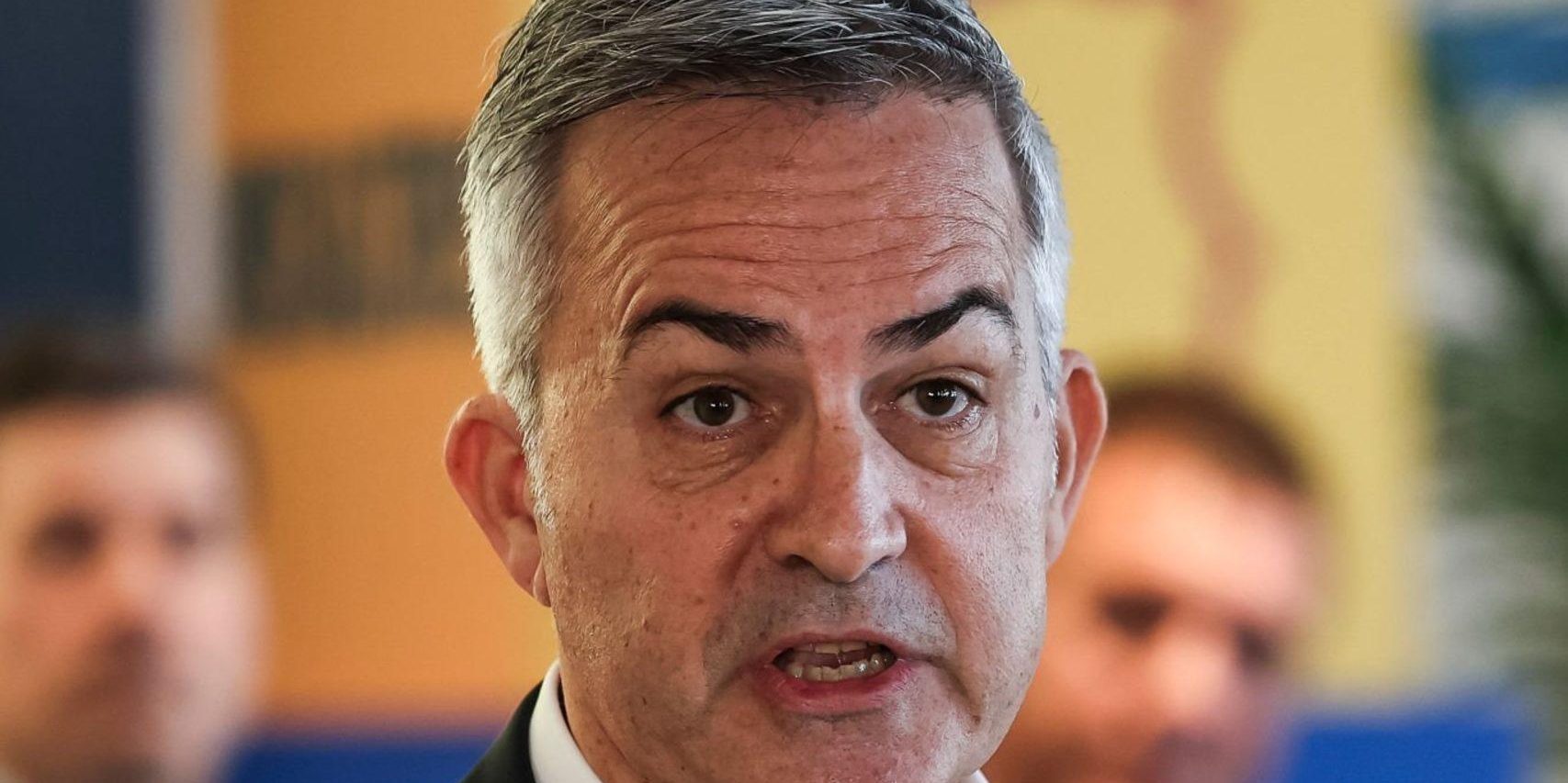 فونت: لابورتا يعيش في عالم موازي!