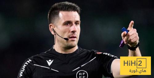 الكشف عن حكم مباراة برشلونة ضد فياريال