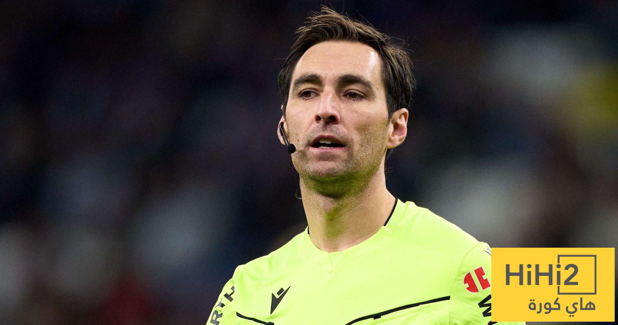 حكم مباراة برشلونة وأتلتيكو مدريد يتعرض لصافرات الاستهجان