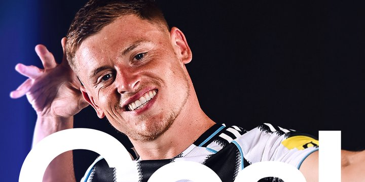 نيوكاسل يسجل الهدف الاول في شباك برشلونة