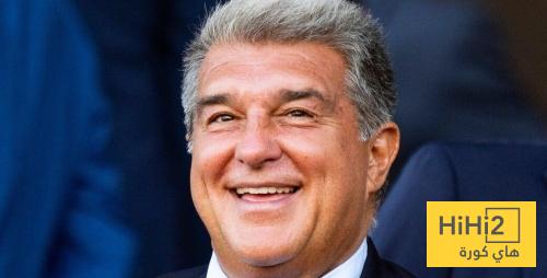 صورة .. لاعبو برشلونة يحتفلون مع لابورتا اثناء الإدلاء بأصواتهم في الانتخابات