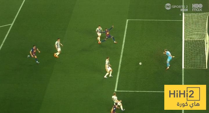 هل تغاضى الحكم عن طرد لاعب نيوكاسل أمام برشلونة ؟