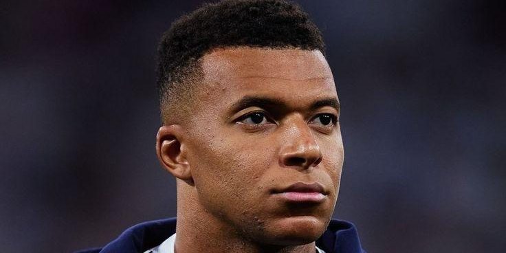 مبابي: النجومية لا تجلب الألقاب!