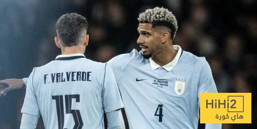 صورة .. منتخب الاوروغواي يتباهى بـ أراوخو وفالفيردي