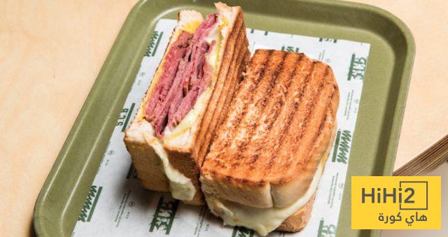 لاعبو برشلونة يشتكون من اللحم والساندوتشات في مدريد 1