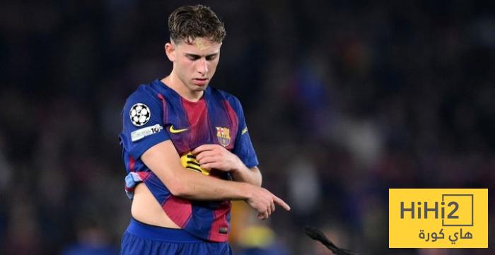 صورة .. الدماء تسيل على يد فيرمين بعد اصابة في وجهه