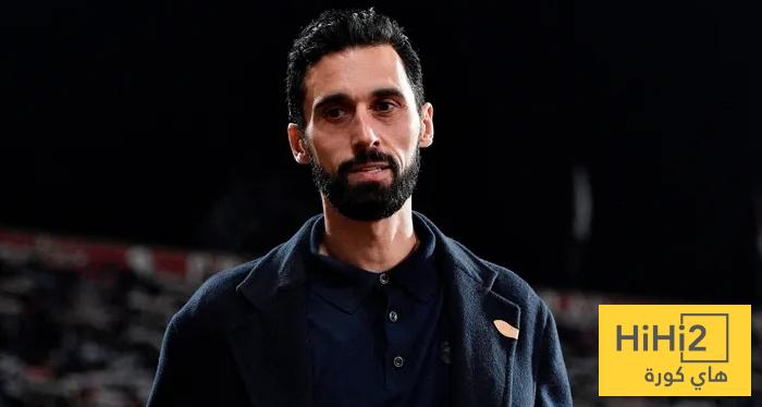 دكة بدلاء الريال فقيرة ..!