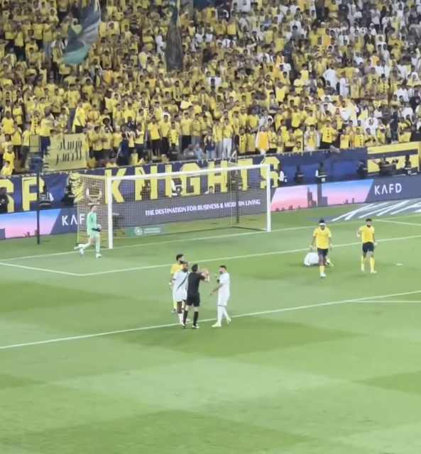 صور – هل استحق الأهلي ركلة جزاء أمام النصر؟ 11