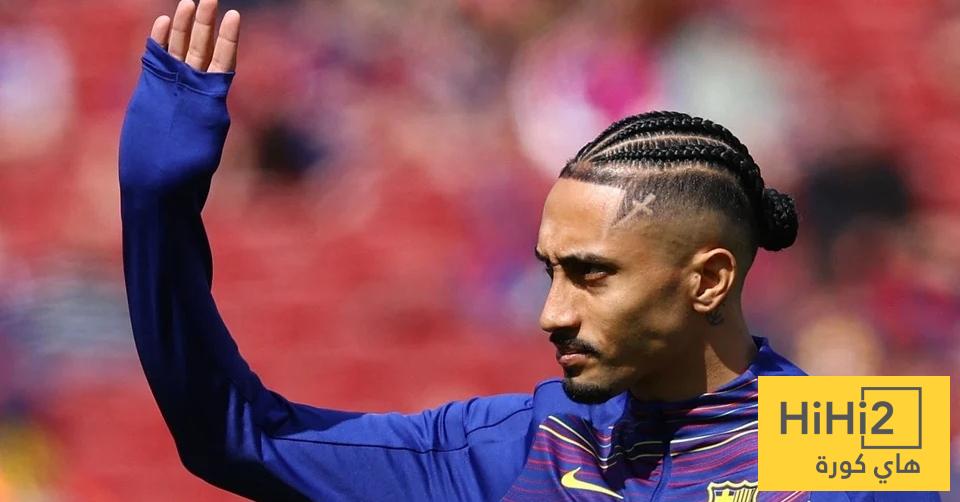 رافينيا يعلق على شائعات رحيله عن برشلونة