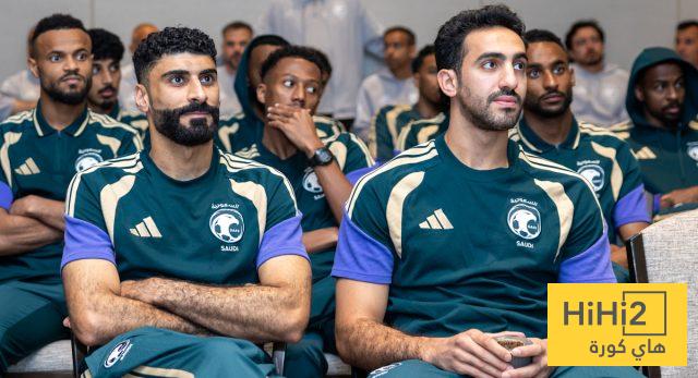 اجتماع قصير يلفت الأنظار في معسكر المنتخب السعودي !