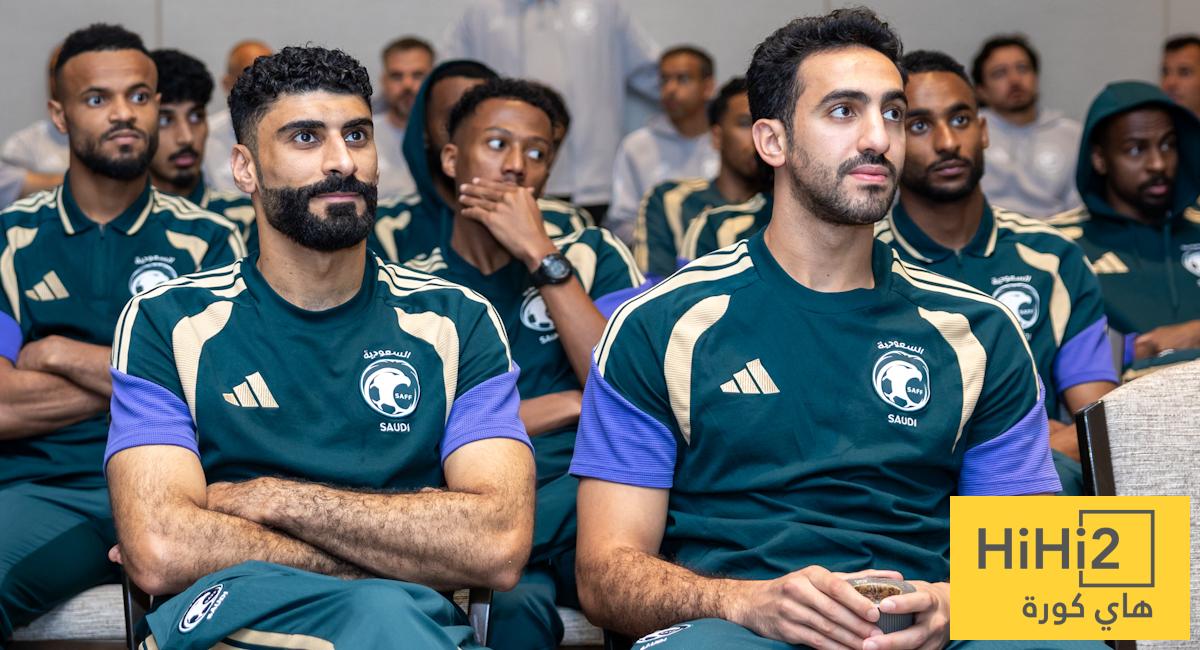 اجتماع قصير يلفت الأنظار في معسكر المنتخب السعودي !