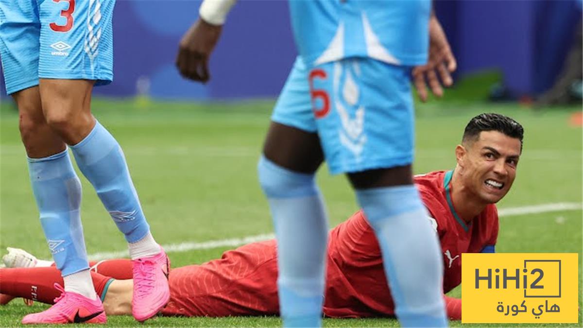 نجم إنجلترا السابق عن رونالدو: يطارد ميسي وأصبح عبئًا على البرتغال
