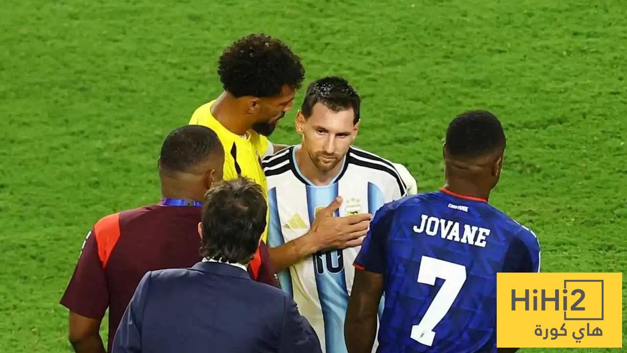 صورة: هل ميسي تجاهل حارس الرأس الاخضر …! الحقيقه بين الاعلام ورأي الحارس