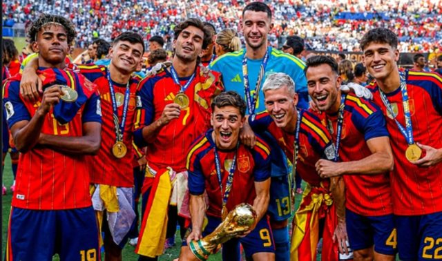 تكريم لاعبو برشلونة مهدد بالالغاء