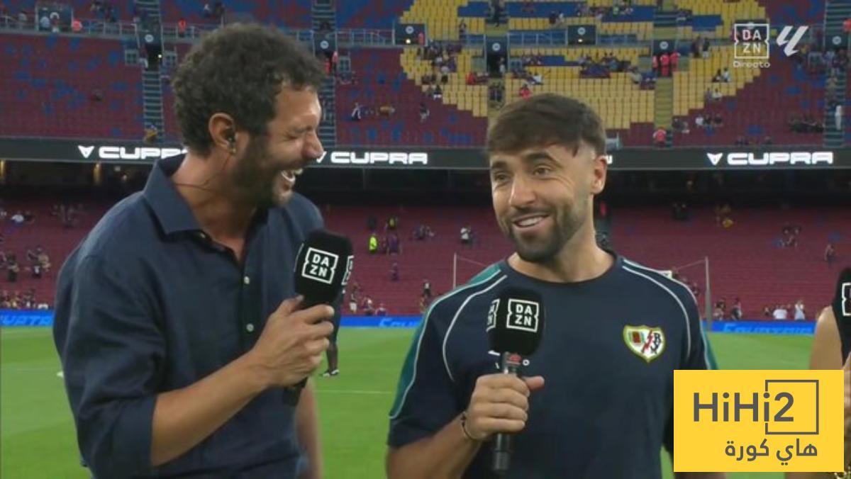 لاعب رايو فاليكانو يعلق قبل انطلاق مباراة برشلونة