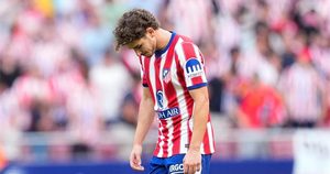 الثمن الحقيقي لمنع جوليان ألفاريز من الانتقال لبرشلونة