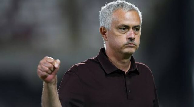 صورة .. اول بطاقة صفراء لمورينيو مع ريال مدريد