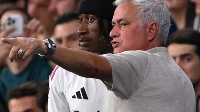 منجم ذهب لريال مدريد على دكة البدلاء يضع مورينيو حيرة