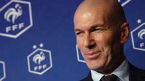 شاهد الظهور الأول لزيدان مع المنتخب الفرنسي